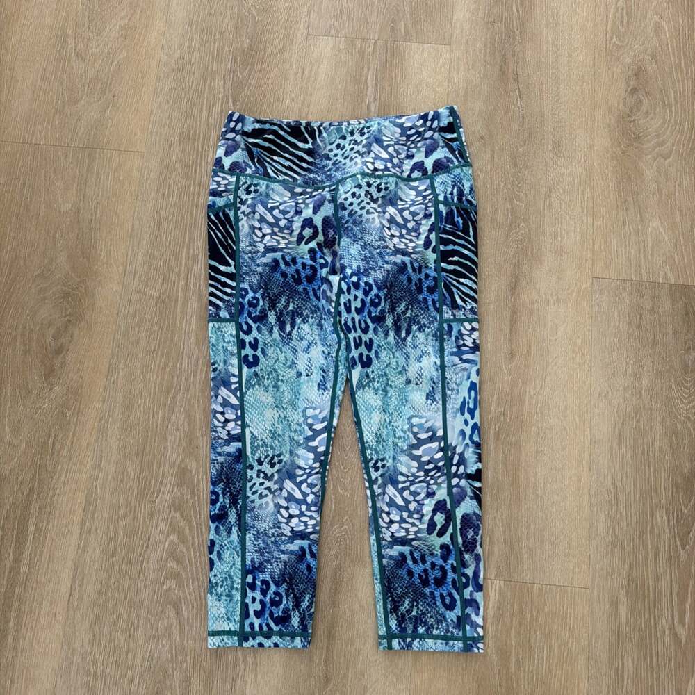 CVG Constantly Varied Gear Women's Capri Leggings Exotic Animal Blue Size M (52)